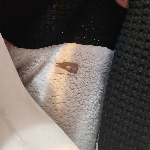 FOREVER 21 Holiday Sweater - Picture 9 of 10